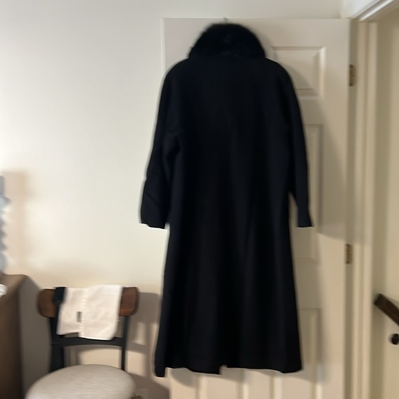 Black Full Length Coat with fur collar - Picture 5 of 5